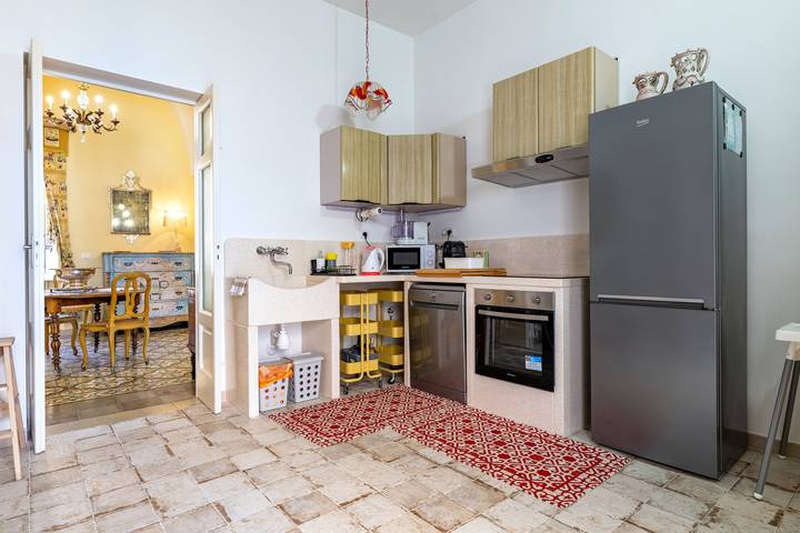 Entire apartment, Apartment 'Donna Cesarina - Maison De Charme' with Private Terrace, Wi-Fi and Air Conditioning in Maruggio, Gulf of Taranto