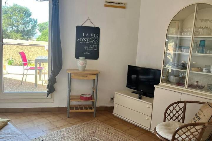 Gîte pour 6 personnes, avec terrasse dans Plage des Salins (Hyeres) - 3