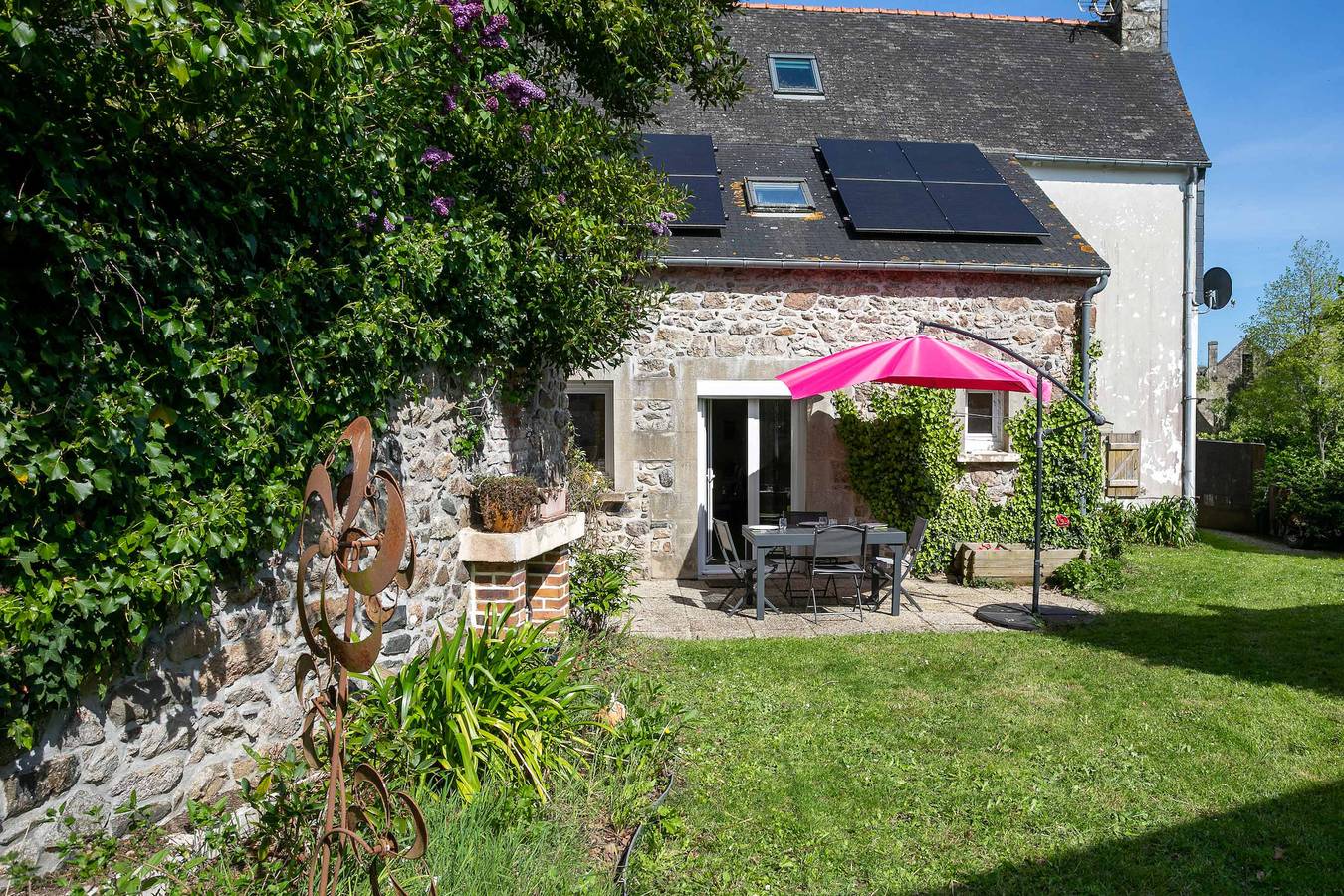 Maison de vacances 'Ty Carolie' avec terrasse privée, jardin privé et Wi-Fi in Le Merzer, Cotes-d'Armor