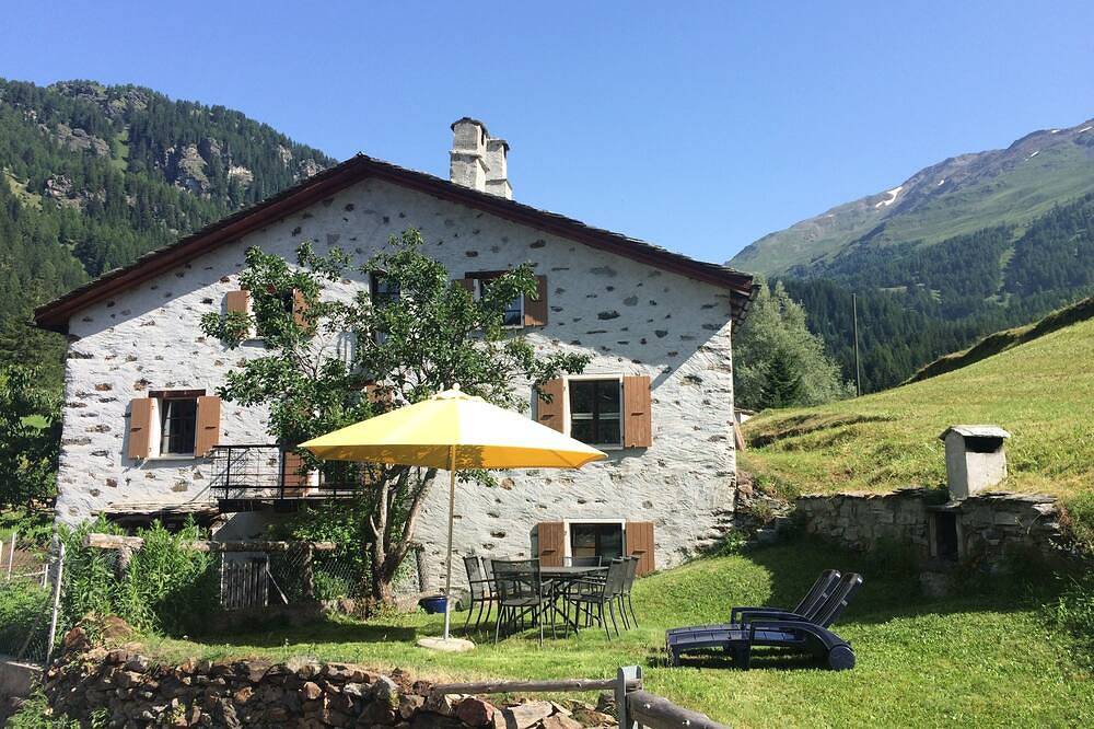 Ferienhaus freistehend, romantisch, in Val Poschiavo, nahe Engadin in Poschiavo, Livigno Alpen