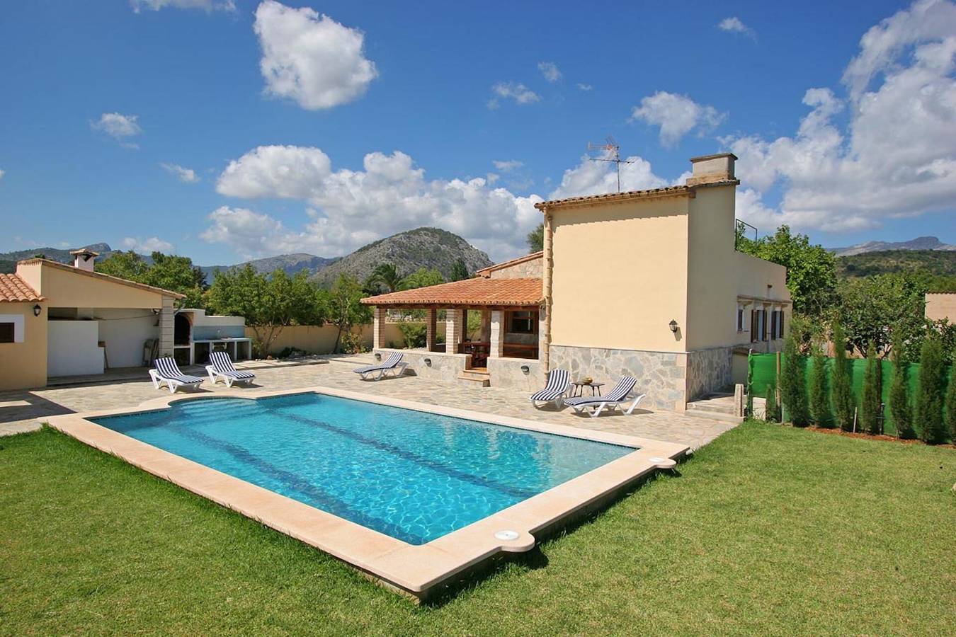 Holiday Home "Yesero" with Mountain View, Pool, Wi-Fi & Garden in Pollença, North Majorca