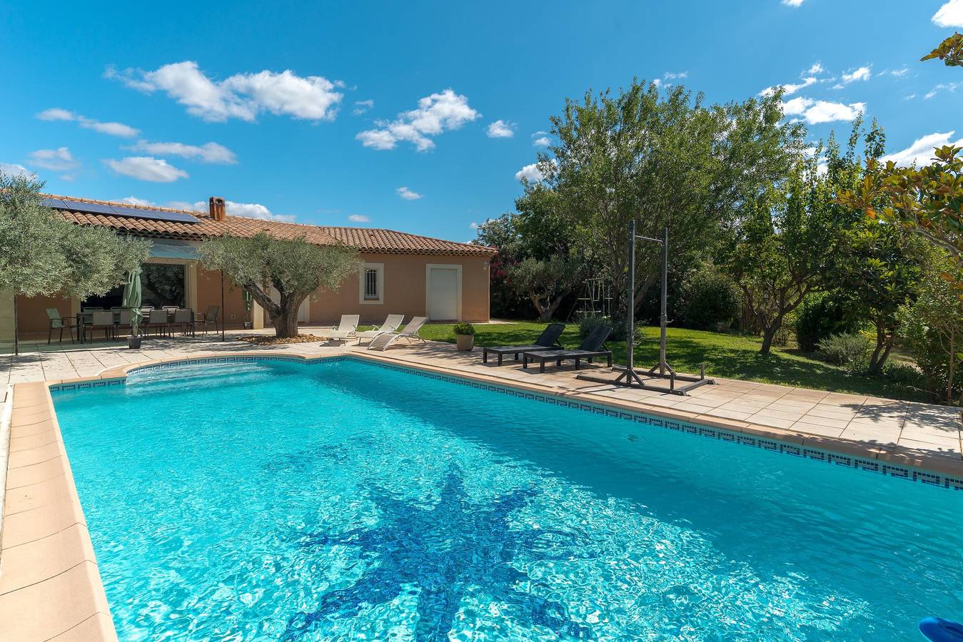 Maison De Vacances pour 9 Personnes dans Salon-de-Provence, Région d'Aix-en-Provence