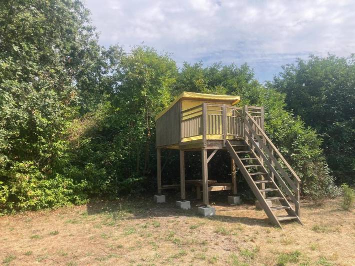 Gîte pour 2 personnes, avec Terrasse et Jardin ainsi que Piscine et Vue dans Lac du Baron Desqueyroux