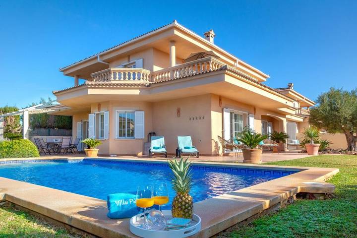 Finca for 8 people, with Balcony and Terrace as well as Garden and Pool in Ses Cases Noves