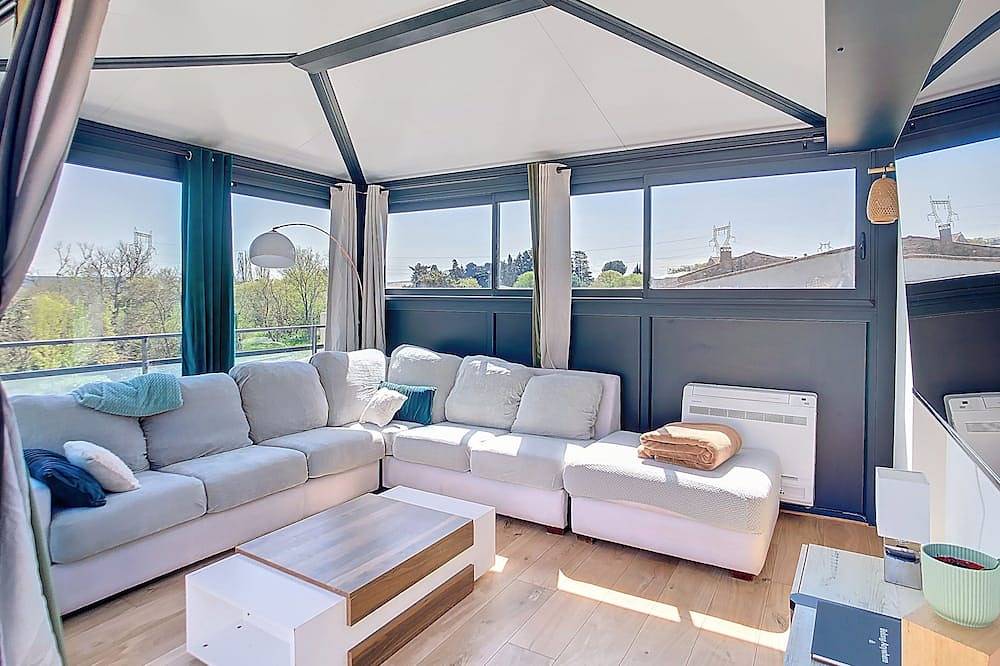 Appartement entier, Appartement familial avec terrasse et vue sur le Canal du Midi in La Redorte, Région de Carcassonne