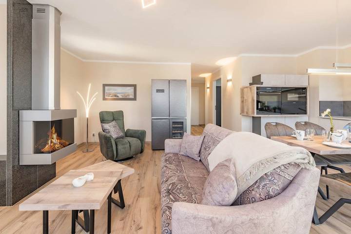 Ganze Wohnung, Villa Kamadori 07: Stilvolle Ferienwohnung mit Balkon, 150 m zum Strand in Drei Kaiserbäder, Heringsdorf