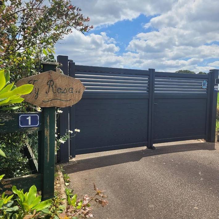 Location de vacances pour 2 personnes, avec Terrasse ainsi que Jardin et Vue à Plougonven