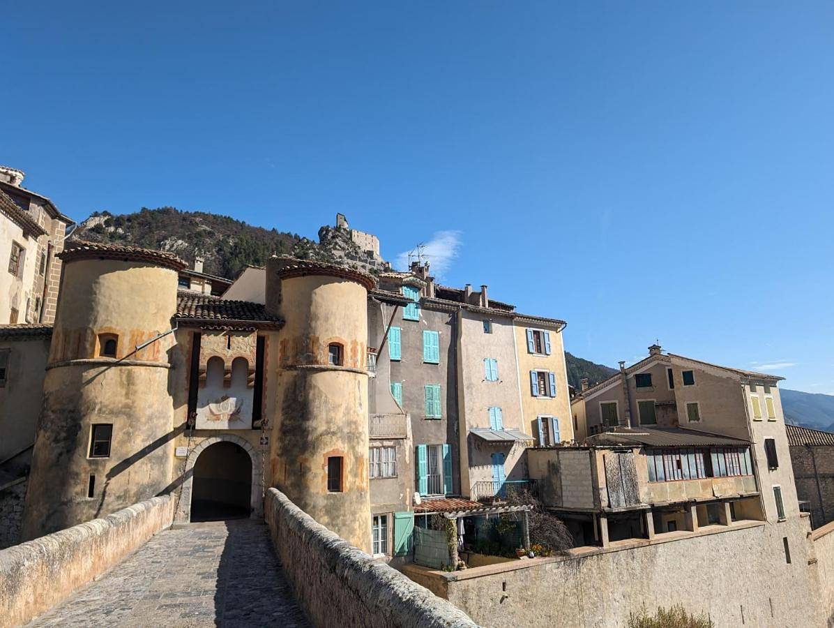 Appartement entier, One-Bedroom Apartment in Entrevaux, Région Castellane
