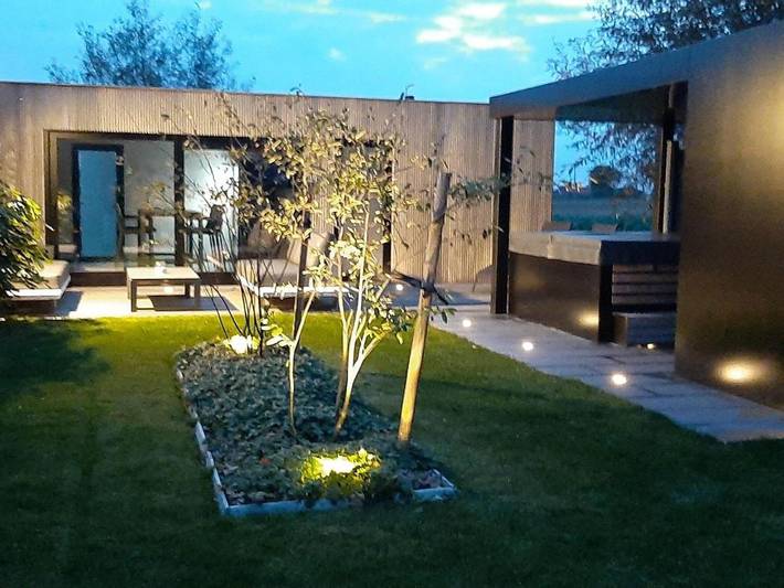 Location de vacances pour 10 personnes, avec terrasse et sauna ainsi que jardin et jacuzzi dans Roesbrugge-Haringe