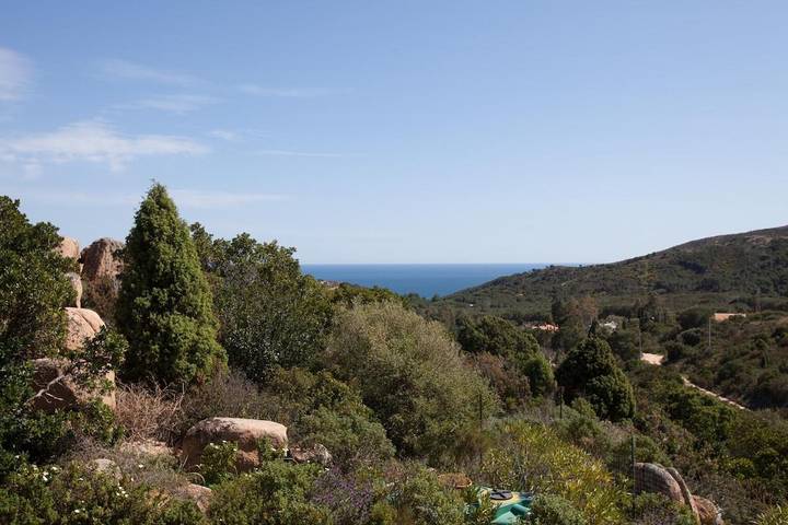 Casa sulla spiaggia per 4 persone, con panorama e giardino in Sud della Sardegna
