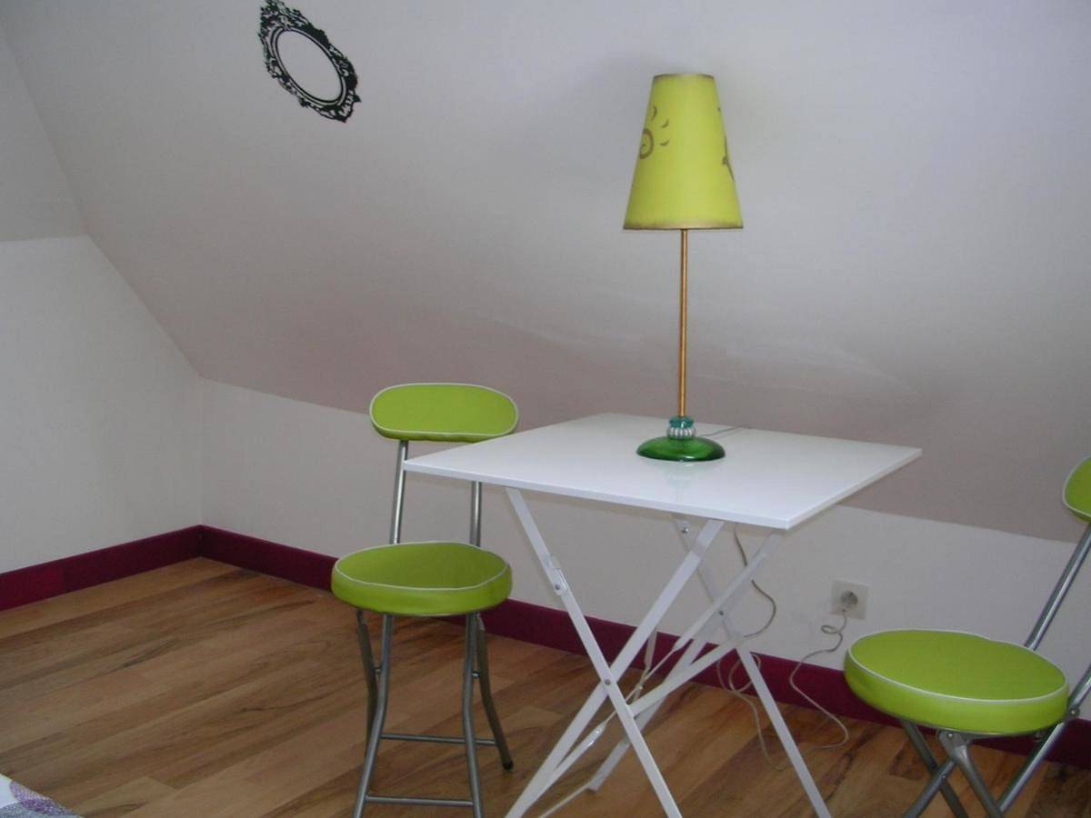 Triple Room with Private External Bathroom in Saint-Aubin-sur-Quillebeuf, Région de Bernay