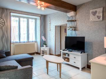 Gîte pour 6 personnes, avec terrasse à Chazilly