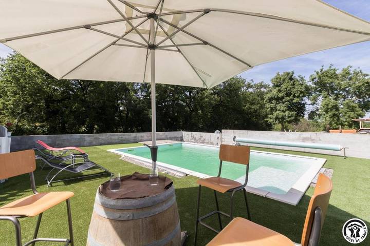 Chambre d’hôte pour 8 personnes, avec jardin ainsi que piscine et terrasse à Pechbonnieu