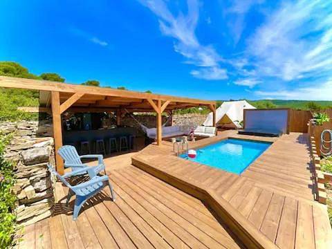 Tente pour 4 personnes, avec piscine ainsi que jardin et vue, animaux acceptés dans les Bouches-du-Rhône - 4