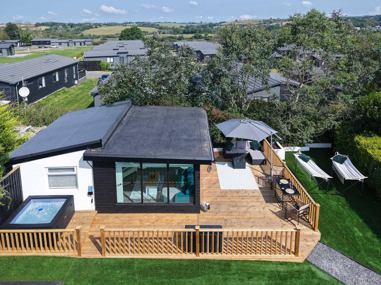 Cedars Lodge - Hot Tub - Penally - Tenby in Penally, Pembrokeshire