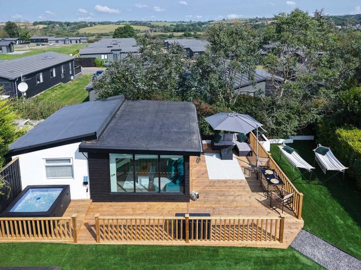 Cedars Lodge - Hot Tub - Penally - Tenby in Penally, Pembrokeshire