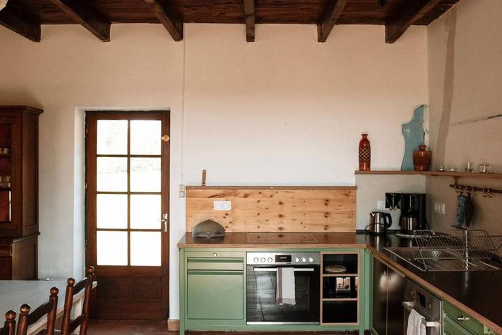 Gîte pour 5 personnes, avec Terrasse et Jardin ainsi que Piscine et Vue à Poullignac