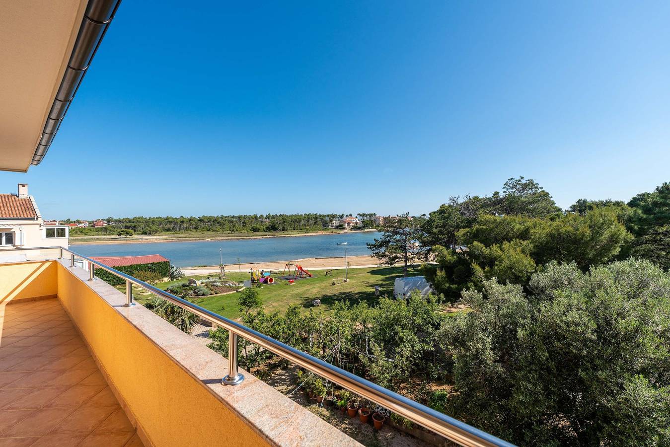 Entire apartment, Two bedroom apartment near beach Privlaka, Zadar A-666-b in Privlaka, Zadar