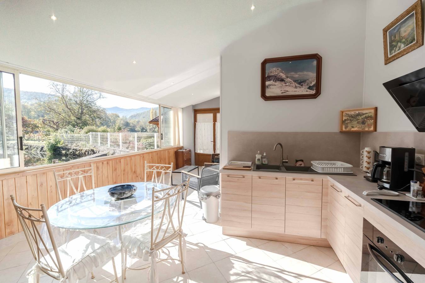 Appartement 'Moulin Ariège' avec vue sur la montagne, jardin privé et climatisation in Carla-de-Roquefort, Ariège