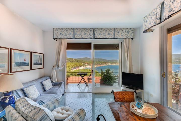 Ganze Wohnung, Ferienwohnung "Bellavista" mit Meerblick, Balkon und Klimaanlage in Marina di Campo, Campo nell'Elba