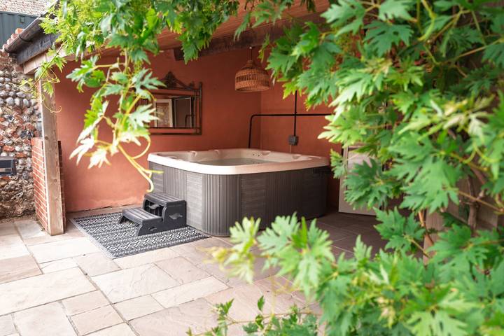 Studio for 2 people, with terrace and garden as well as hot tub, with pets - 1