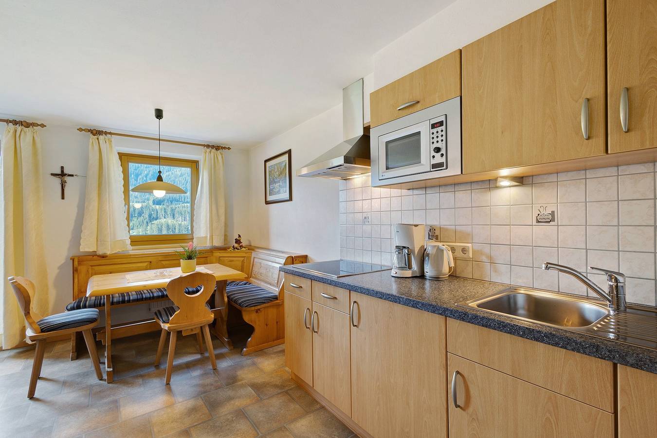 Appartement entier, Appartement "Fichte" avec vue sur les montagnes, jardin privé et Wi-Fi in Alpes de Stubai, Racines (Italie)