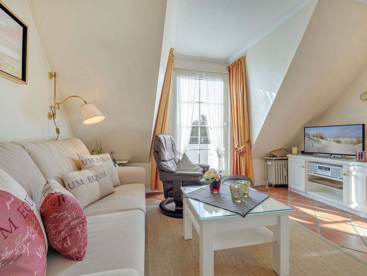 Ganze Ferienwohnung, Westerbrise, App. 6 - In einer ruhigen Sackgasse erwartet Sie dieses Urlaubsdomizil. in Wenningstedt, Sylt