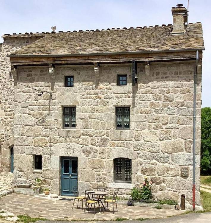 Gîte pour 6 personnes, avec terrasse, animaux acceptés dans Chastel-Nouvel
