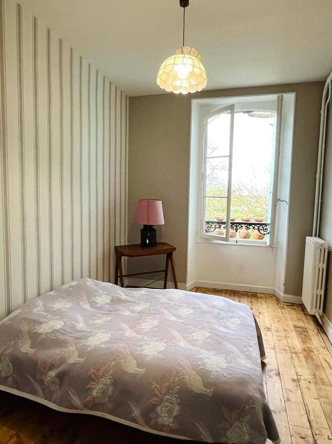 Location de vacances pour 10 personnes, avec vue ainsi que jardin et terrasse à Simard (Saône-et-Loire) - 4