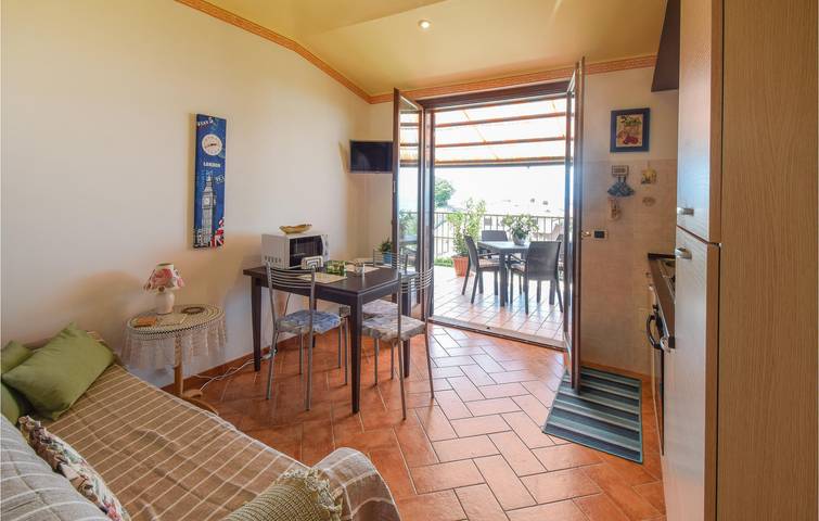 Apartamento vacacional entero, Apartamento con terraza y aparcamiento en Montefiascone in Montefiascone, Lago de Bolsena