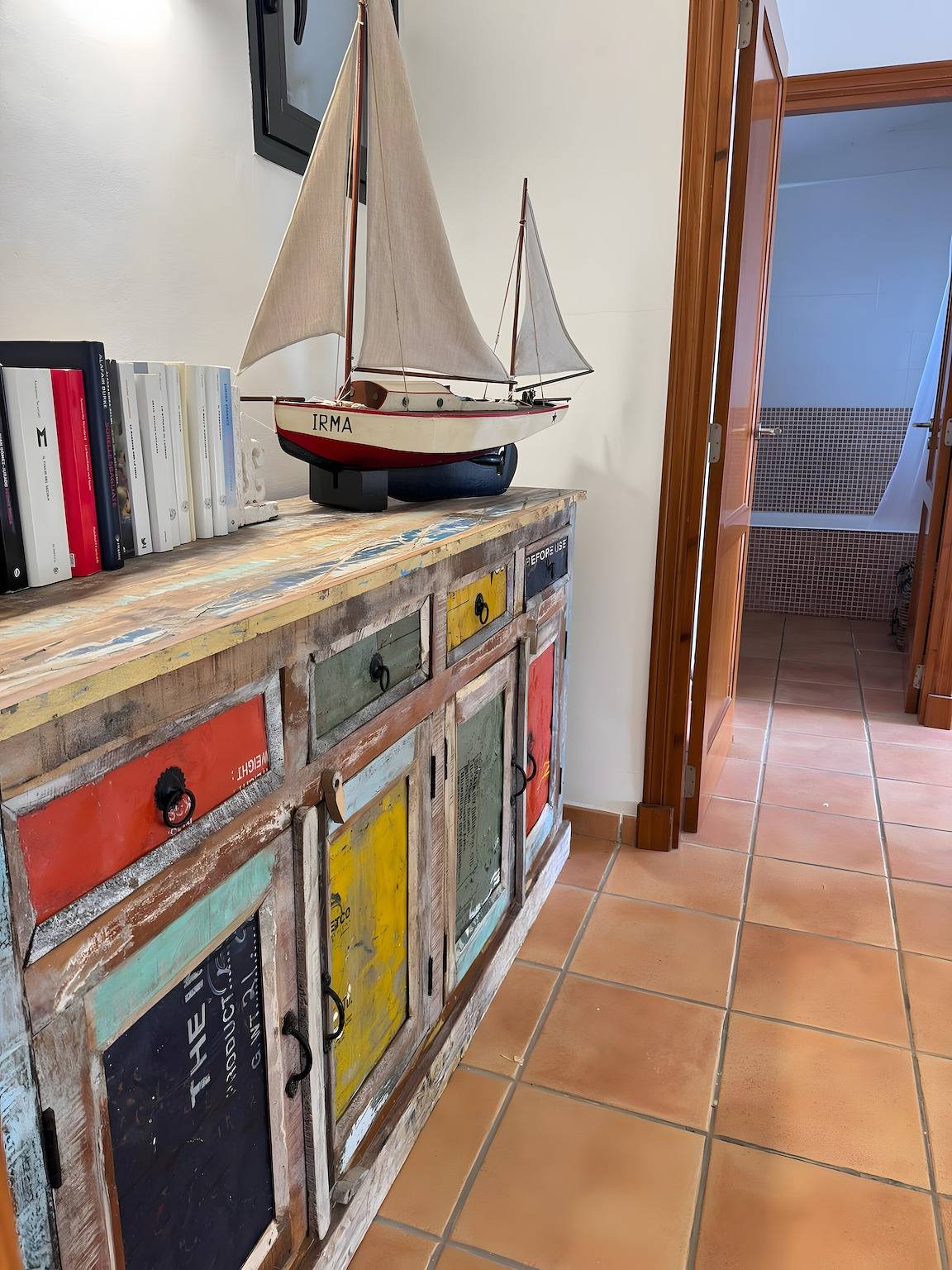 Chalet « Duplex Laura » avec vue mer, terrasse et jardin privatifs in Arenal d'en Castell, Es Mercadal