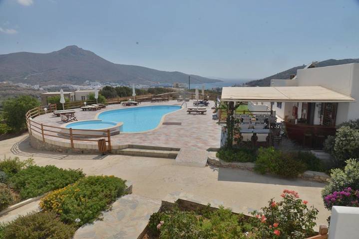 Location de vacances pour 2 personnes, avec terrasse ainsi que jardin et piscine dans Amorgos - 2
