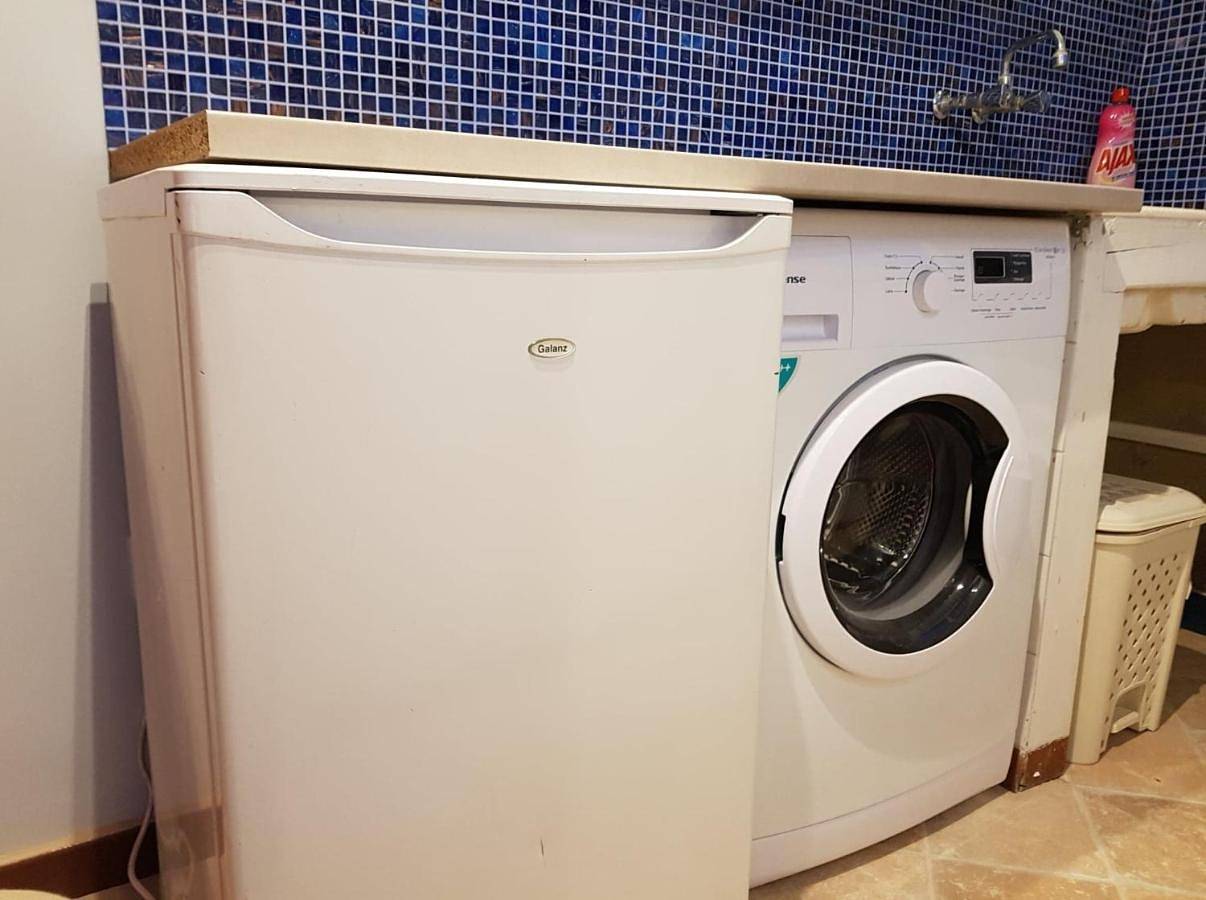 Les volets rouges - Glace du Pape in Châteauneuf-du-Pape, Vaucluse