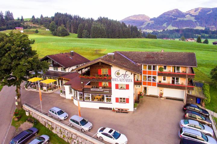 Ferienwohnung für 4 Personen, mit Balkon und Terrasse sowie Whirlpool und Garten in Fischen