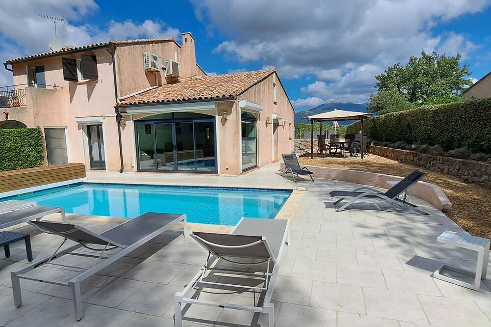 Familia Villa, piscina privada climatizada, aire acondicionado, wifi, Valbonne 10 minutos a pie in Valbonne, Region de Cannes