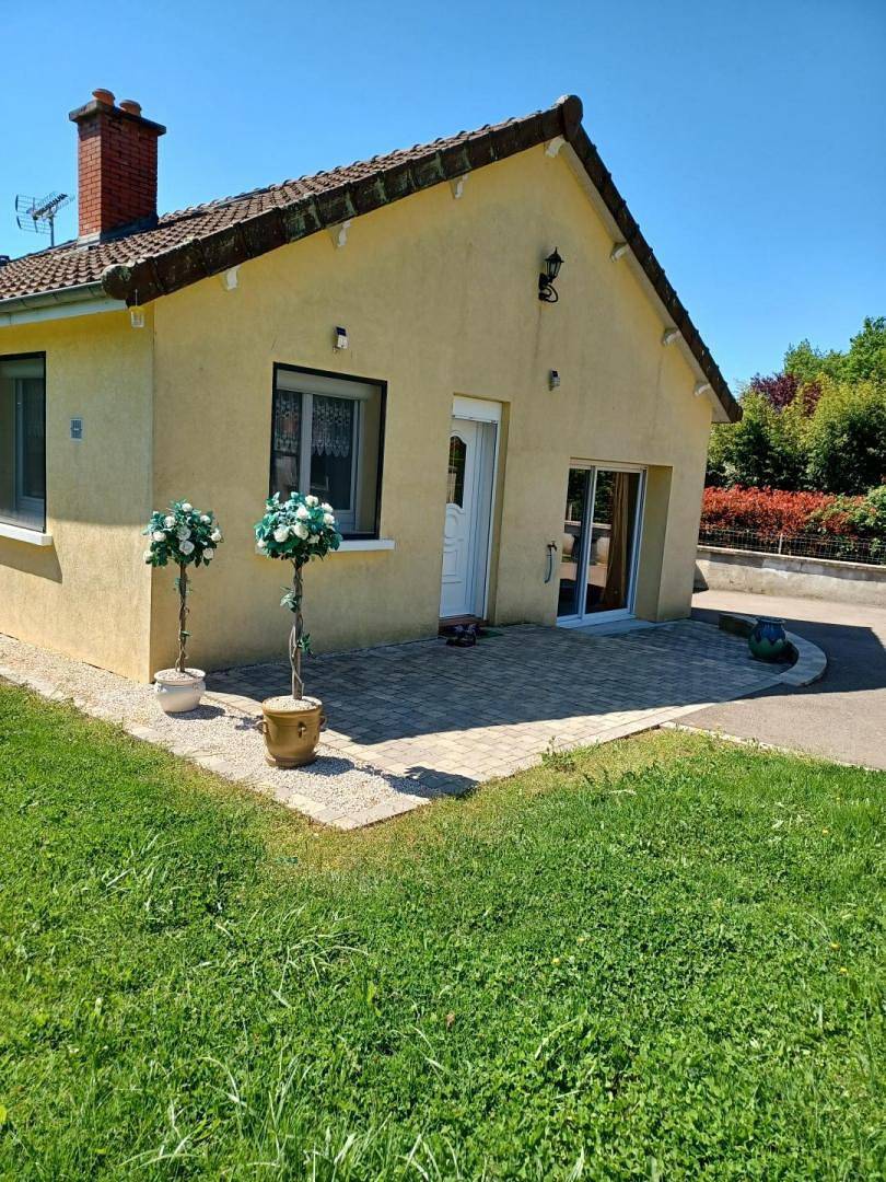 La Maison du Lac in Thil-sur-Arroux, Région d'Autun