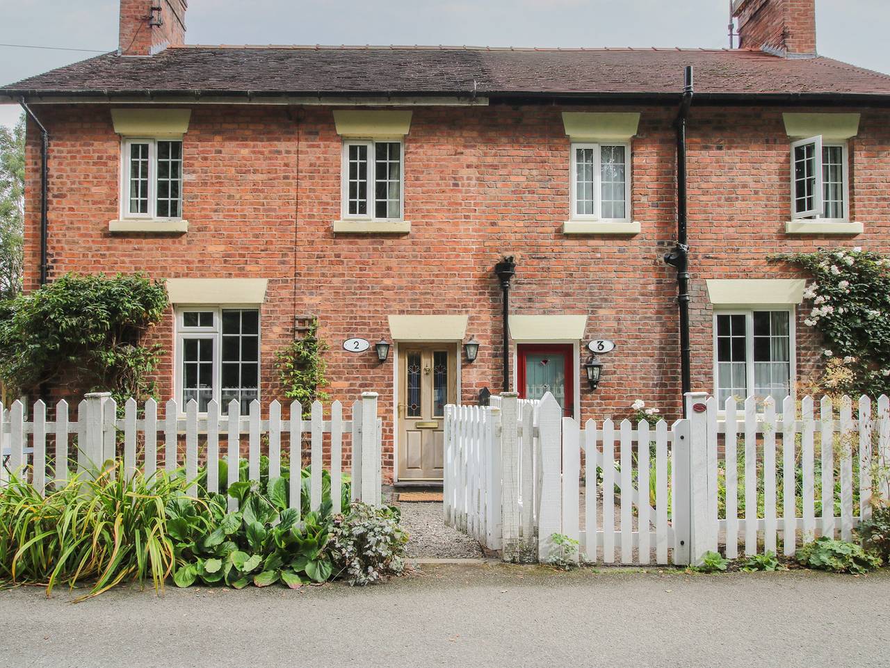 2 Aqueduct Cottages in Shropshire