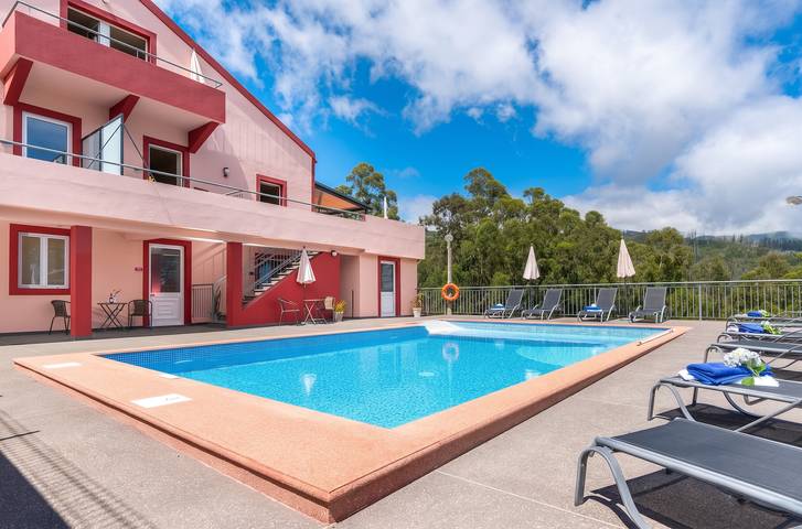 Ferienhaus für 18 Personen, mit Balkon/Terrasse und Terrasse sowie Garten und Pool auf Madeira