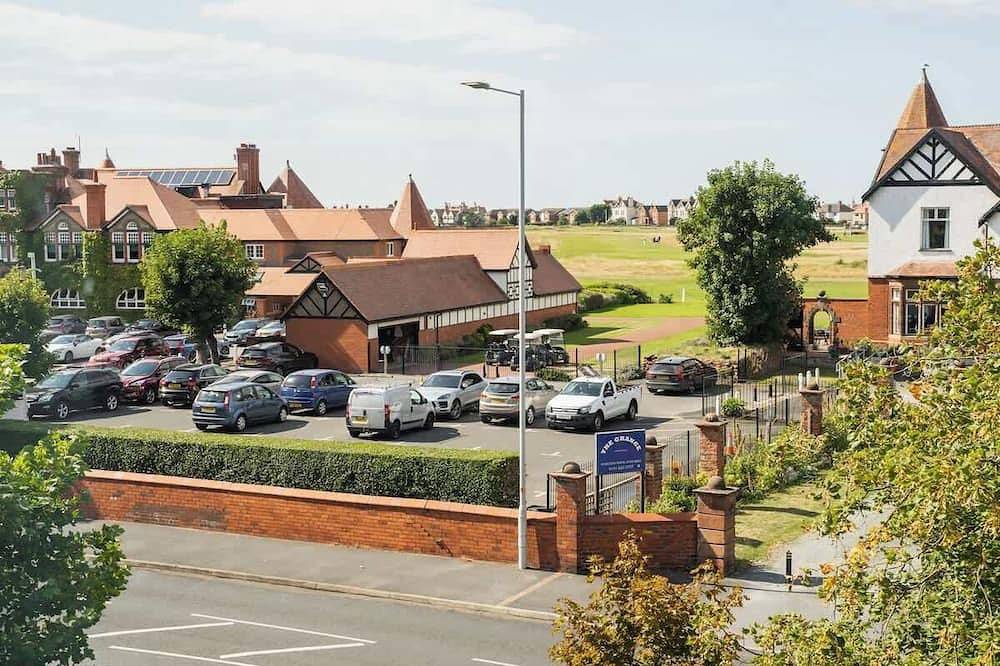 Entire apartment, Prime Location! Steps from Royal Liverpool Golf in Merseyside
