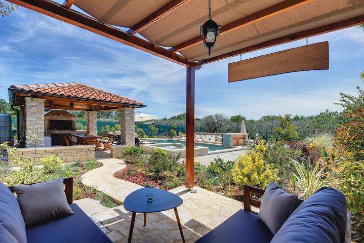 Appartement entier, Appartement de vacances pour 8 personnes avec balcon in Medulin City, Medulin
