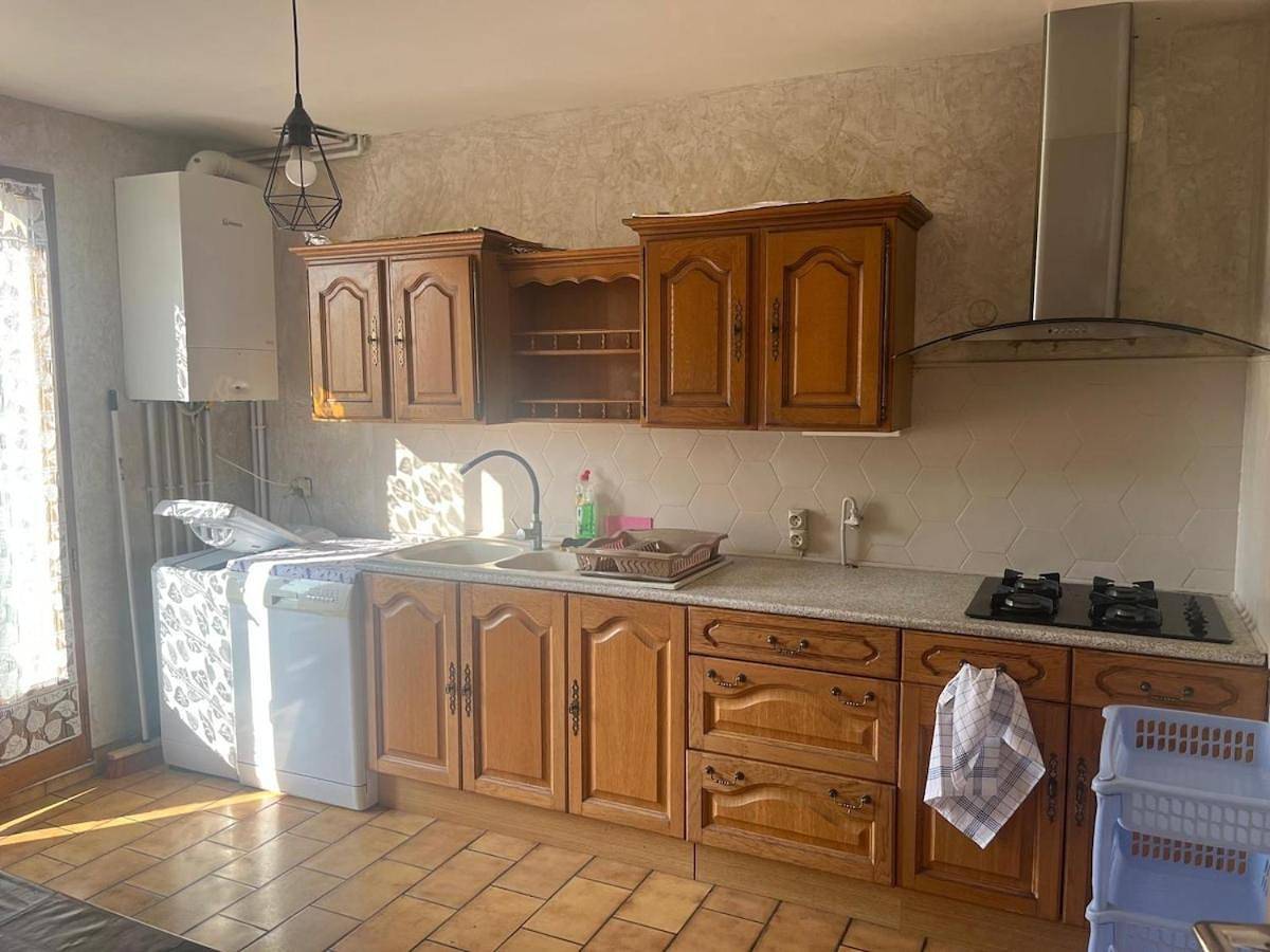 Four-Bedroom House in Bourg-Achard, Région de Bernay