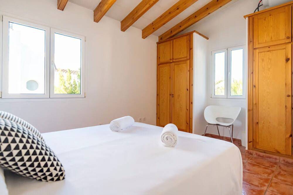 Holiday Home 'Relax En Tranquila' with Private Pool, Wi-Fi and Air Conditioning in Cala Blanes, Ciutadella