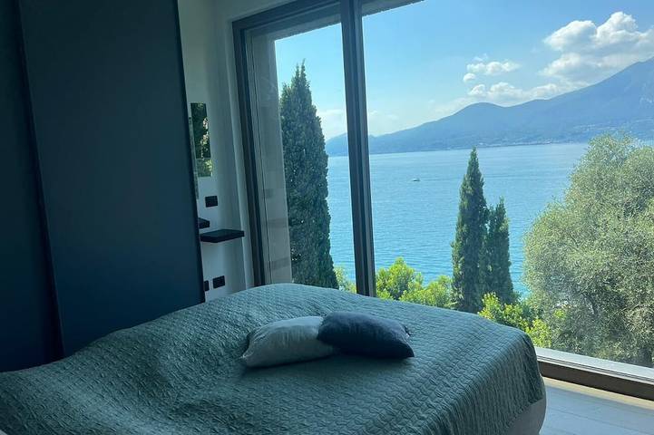 Ganze Wohnung, 3 Zimmer Apartment am  Gardasee mit traumhaften Seeblick und Pool in Torri in Torri del Benaco, Gardasee-Berge