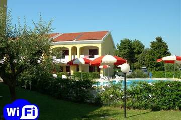 Ferienpark für 8 Personen, mit Garten und Pool in Bibione