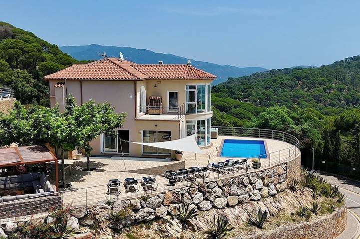 Villa für 18 Personen, mit Whirlpool und Balkon in Lloret de Mar