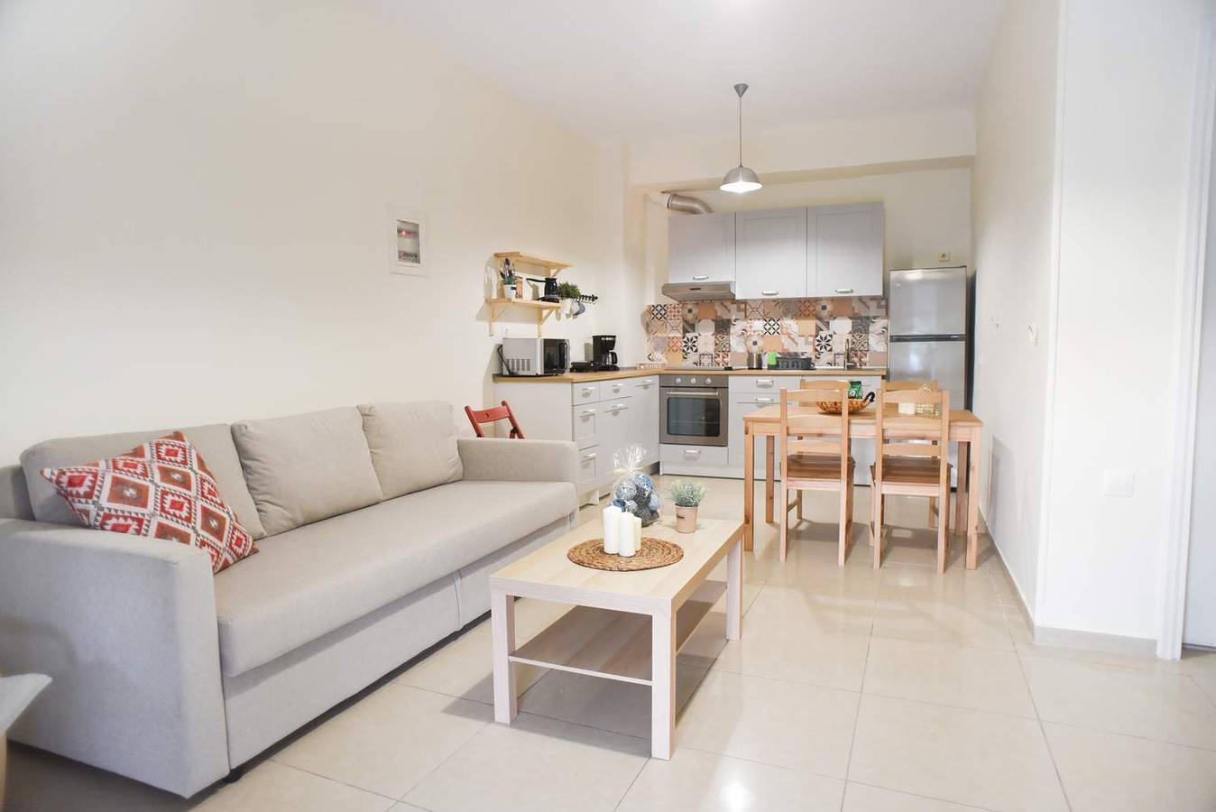 Appartement entier, Spacious 2 Bd Seafront Escape in Volos w Patio in Magnisia