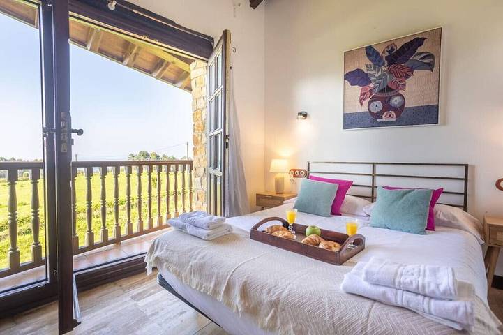 Enjoy a great time with family & friends at coast in Villaviciosa, Costa Verde (Spain)