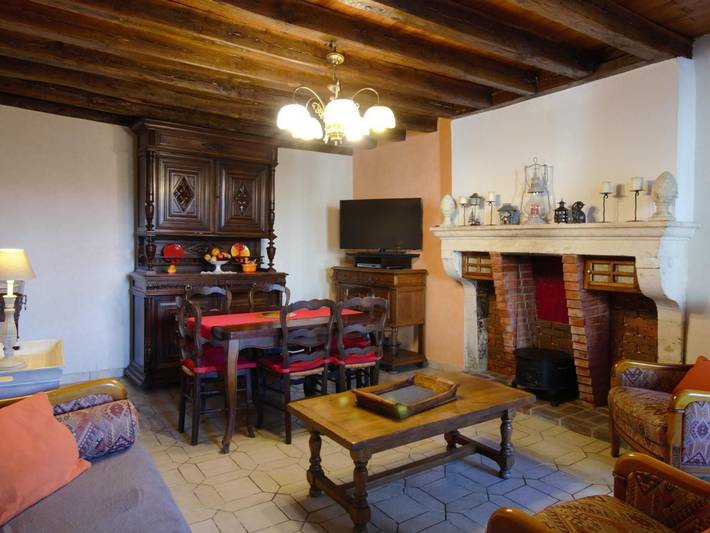 Encantadora Casa con Patio Cerca de Castillos y Viñedos - Se Admiten Mascotas in Arthonnay, Región de Avallon