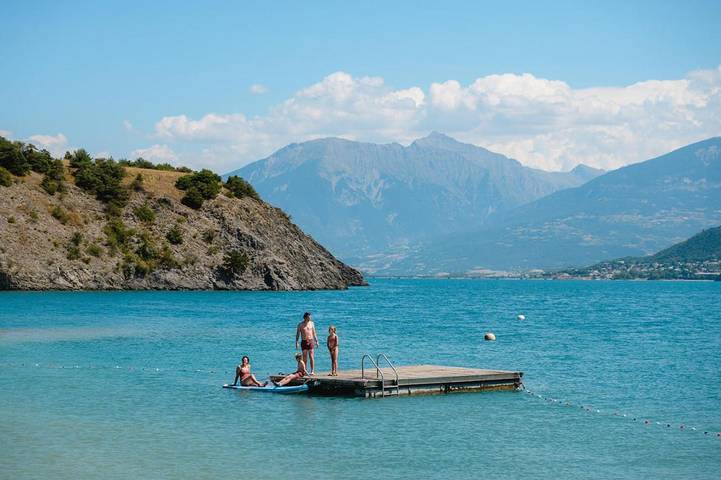 Tente pour 6 personnes, avec piscine et terrasse ainsi que jardin et bassin pour enfant dans Hautes-Alpe - 3