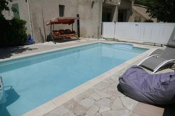 Gîte pour 2 personnes, avec vue ainsi que piscine et jardin à Reillanne